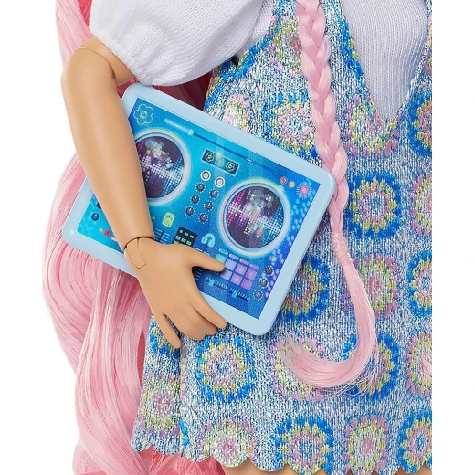 Mattel Barbie Dream Besties Daisy Jean Fashion Doll with DJ Accessories &amp; Pink Hair for Creative Play - Barbie - Image 5