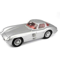 Maisto Chevrolet Corvette Stingray 1965 – 1:18 Scale – Silver (Model No. 31640 SL)