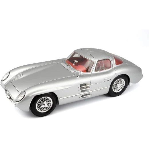 ماستو شيفروليه كورفيت ستينغراي 1965 – بمقياس 1:18 – فضي – رقم الموديل 31640 SL ماستو شيفروليه كورفيت ستينغراي 1965 – بمقياس 1:18 – فضي – رقم الموديل 31640 SL