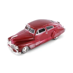 Maisto 1948 Chevrolet Fleetline Aerosedan Car – Red, 1:24 Scale, Special Edition (B), 1 Piece