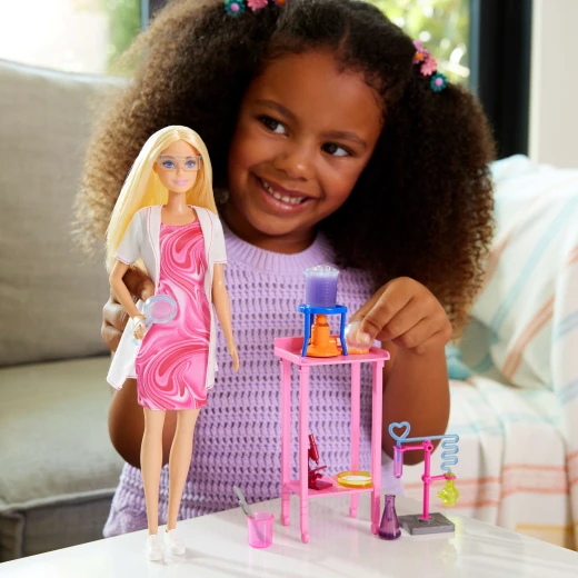 Barbie Scientist Doll and Accessories with Blonde Fashion Doll, Lab Table, Microscope, &amp; Color-Change Beaker &amp; Petri Dish Accessories - Barbie - Image 3