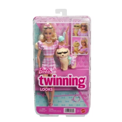 دمية Barbie Twinning Looks مع كلب أليف بملابس مربعات وردية متطابقة وإكسسوارات لكلٍ منهما مثل نظارات شمسية وقلادات وأربطة شعر، بشعر أشقر