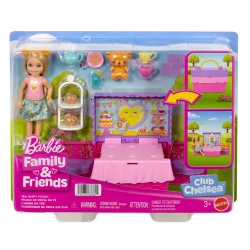 مجموعة Barbie Family &amp; Friends Club Chelsea Pop-Up Tea Party مع دمية صغيرة شقراء، سلة نزهة قابلة للتحول وأكثر من 10 إكسسوارات