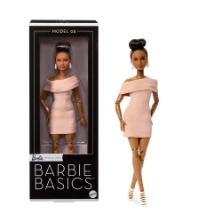 مجموعة Barbie Basics – دمى أزياء كلاسيكية خالدة بأجسام قابلة للحركة وملابس أساسية بمقاس موحّد