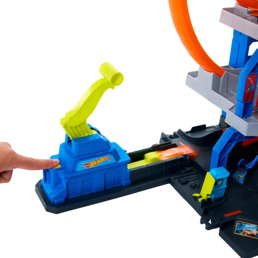 Hot Wheels Mega Loop Garage Playset – 3 Levels, Double Loop, Car Wash, Storage for 36 Cars, with Die-Cast Car &amp; Helicopter - Hot Wheels - Image 4