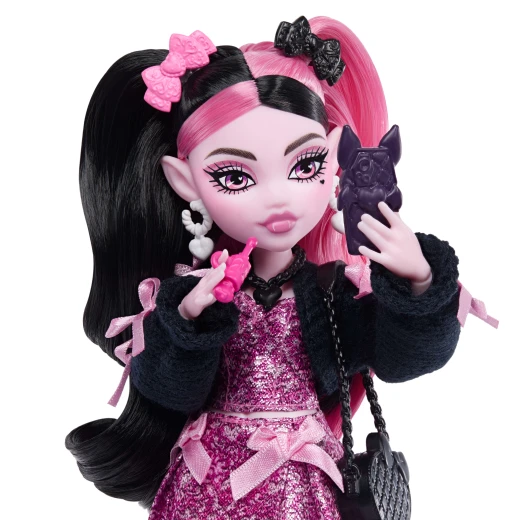 Monster High Draculaura Doll – Pink Bow Dress &amp; Black Cardigan with Pet Bat Count Fabulous &amp; 7 Accessories - Monster High - Image 4