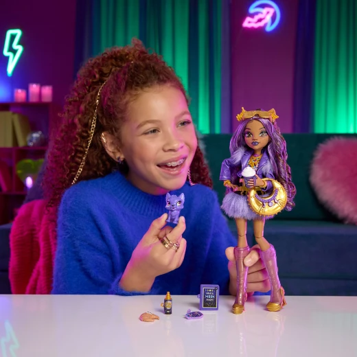 Monster High Clawdeen Wolf Doll – Purple Moto Jacket &amp; Furry Skirt with Pet Wolf Pup Crescent &amp; 7 Accessories - Monster High - Image 3
